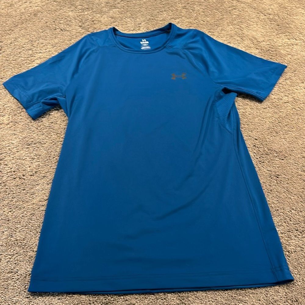 Men’s size small under armour Rush top Great condition